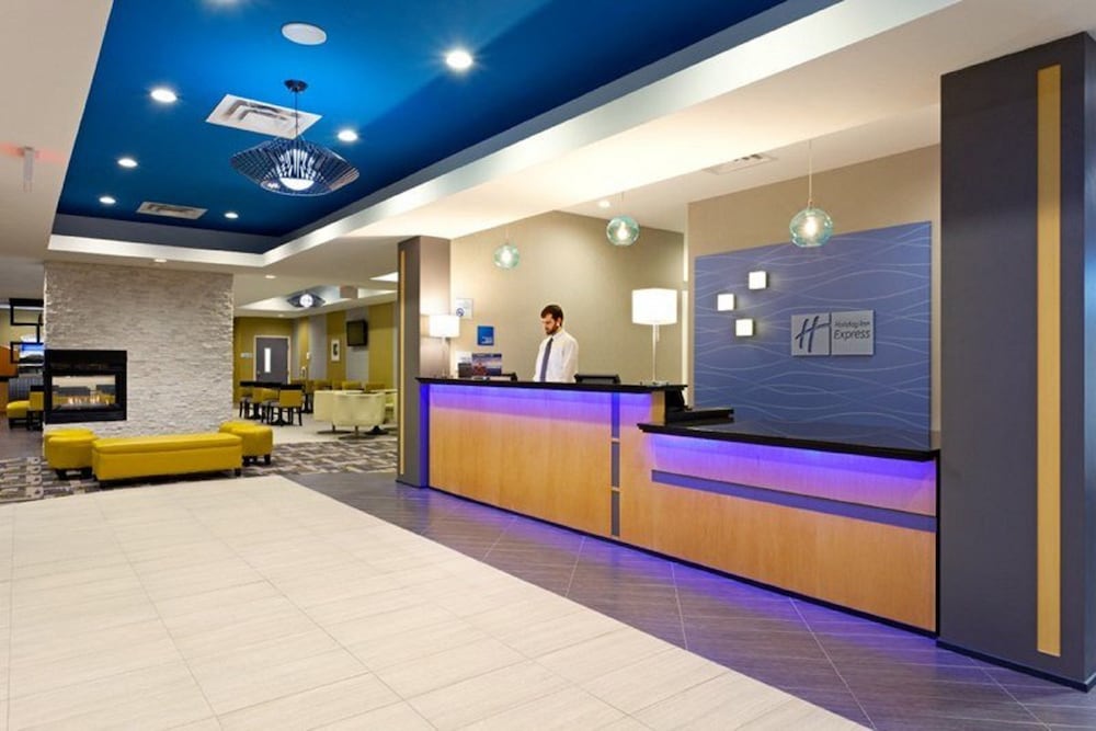 holiday inn express and suites batavia darien lake