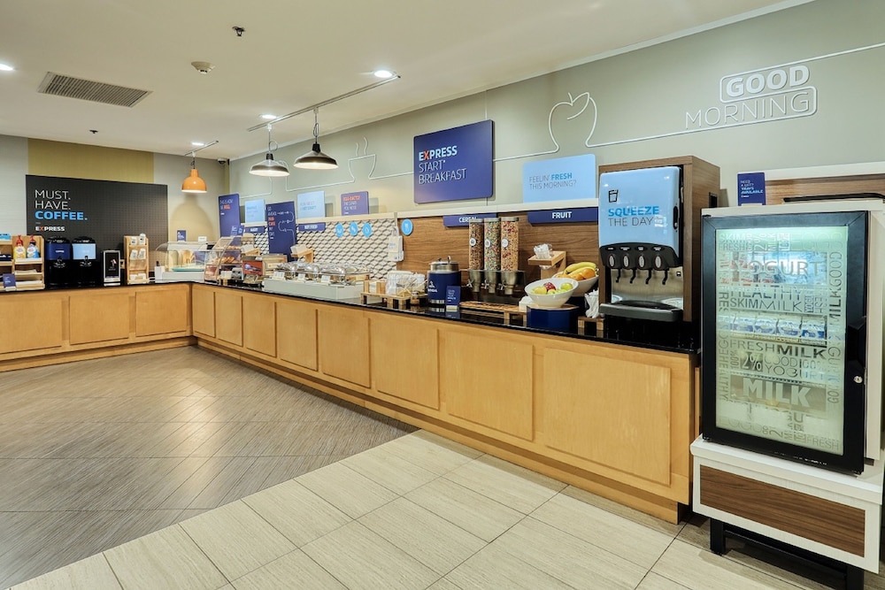 holiday inn express and suites batavia darien lake