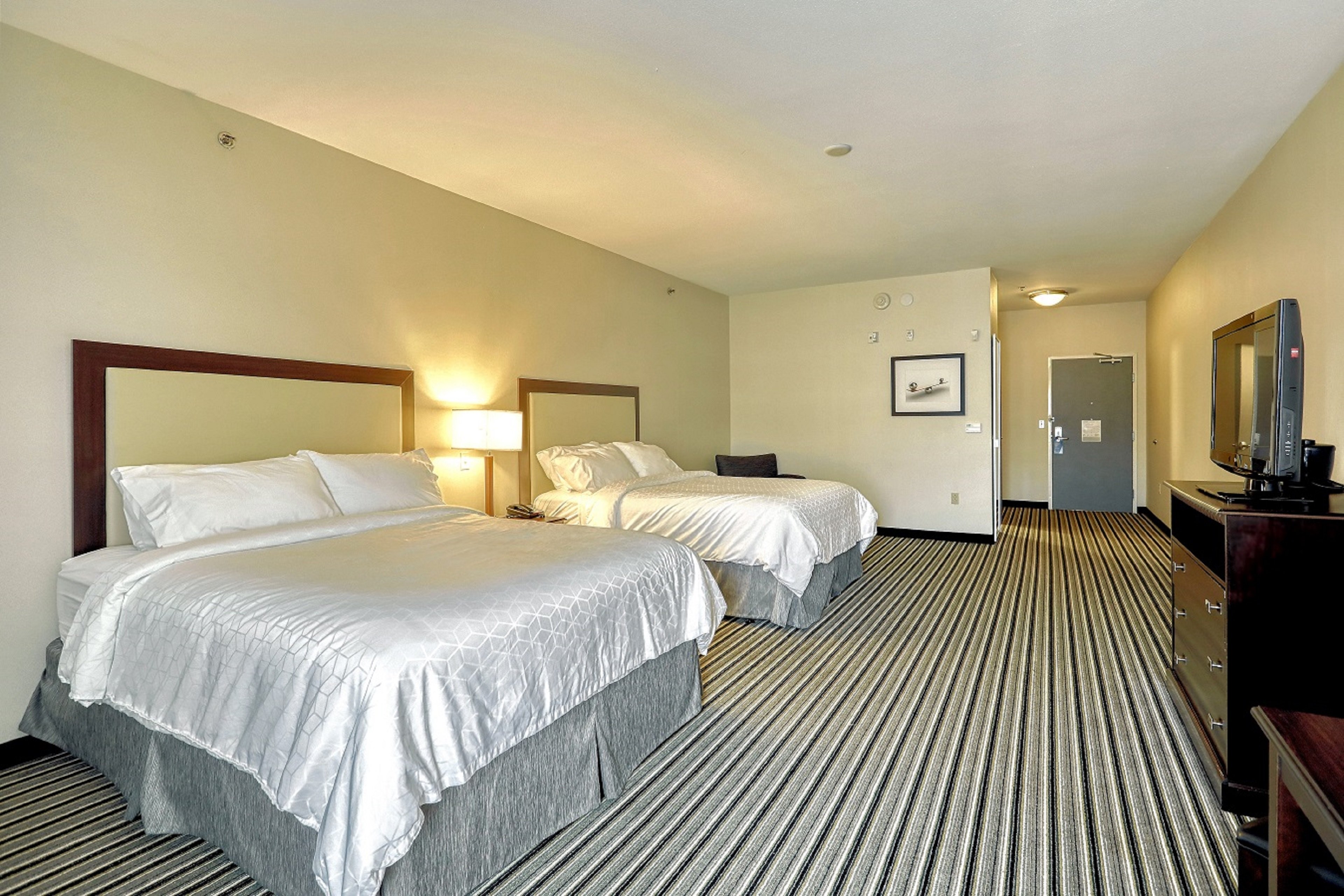 holiday inn express and suites batavia darien lake