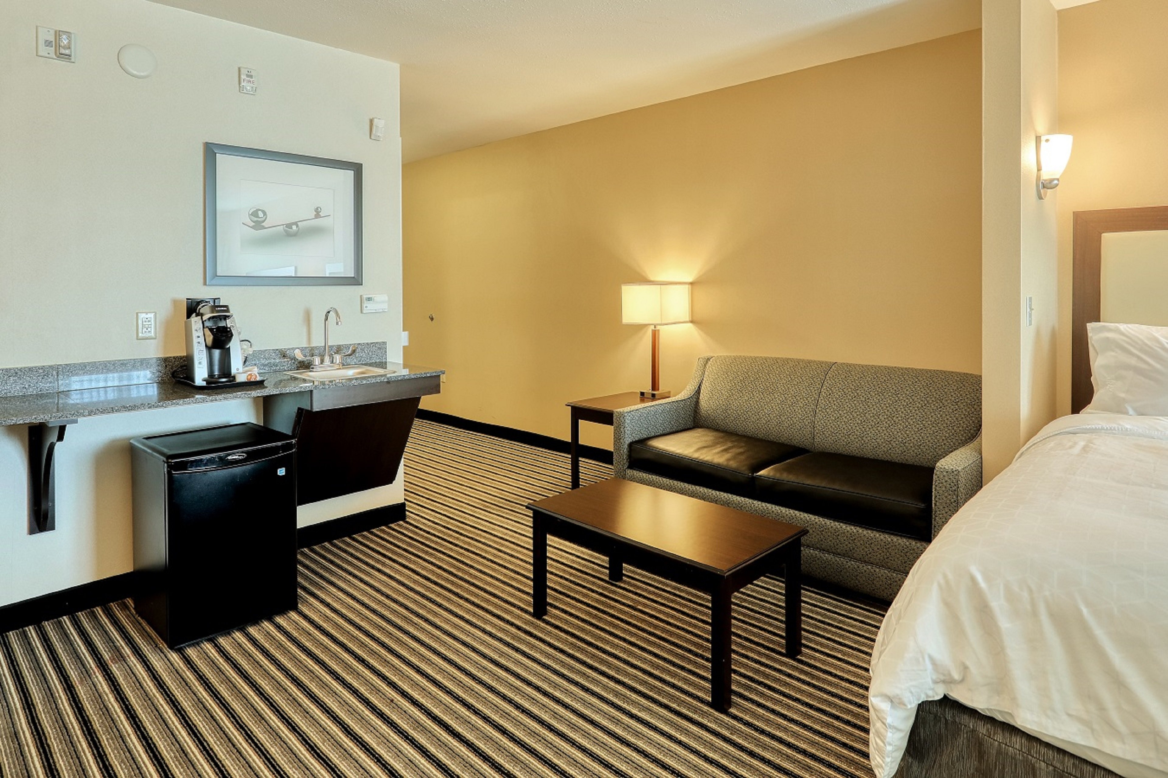 holiday inn express and suites batavia darien lake