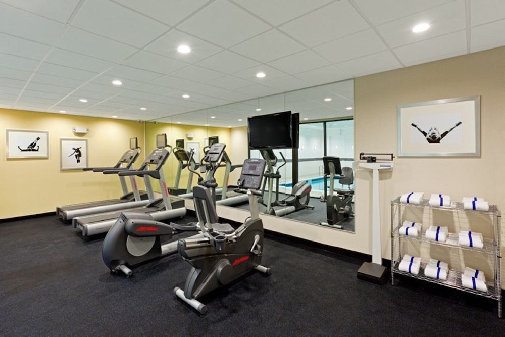 holiday inn express and suites batavia darien lake