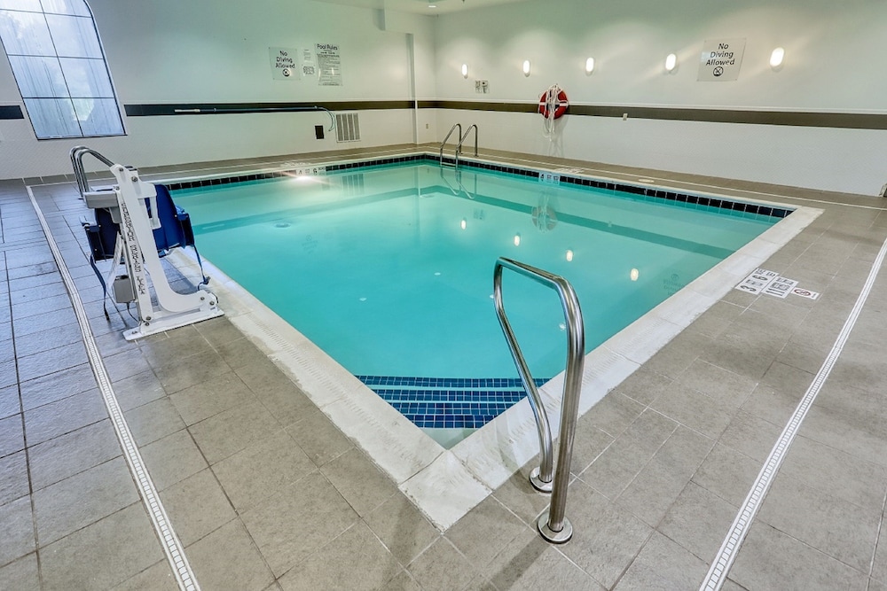 holiday inn express and suites batavia darien lake
