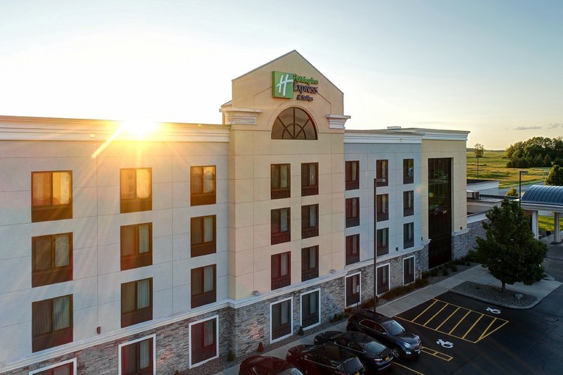 holiday inn express and suites batavia darien lake