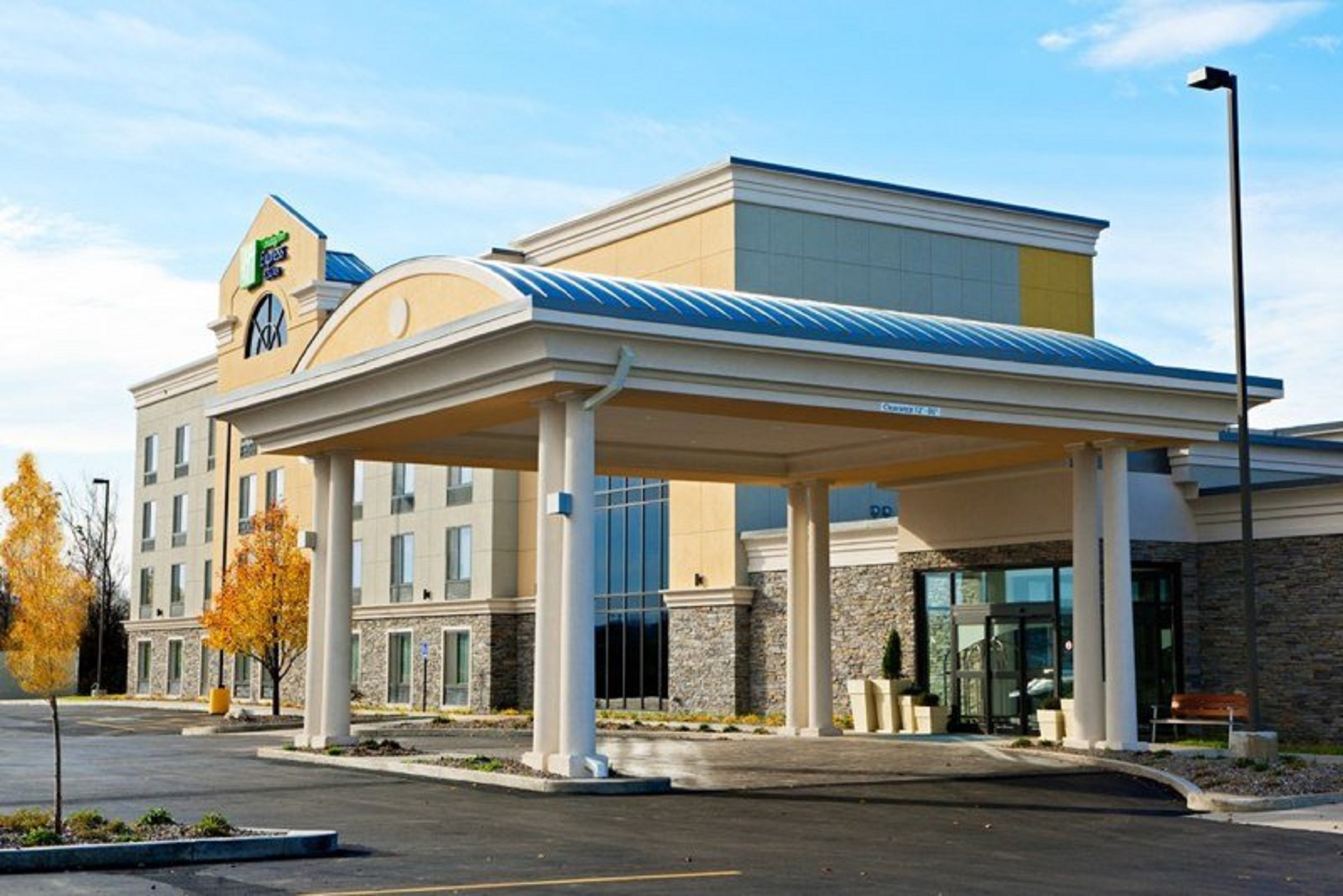holiday inn express and suites batavia darien lake