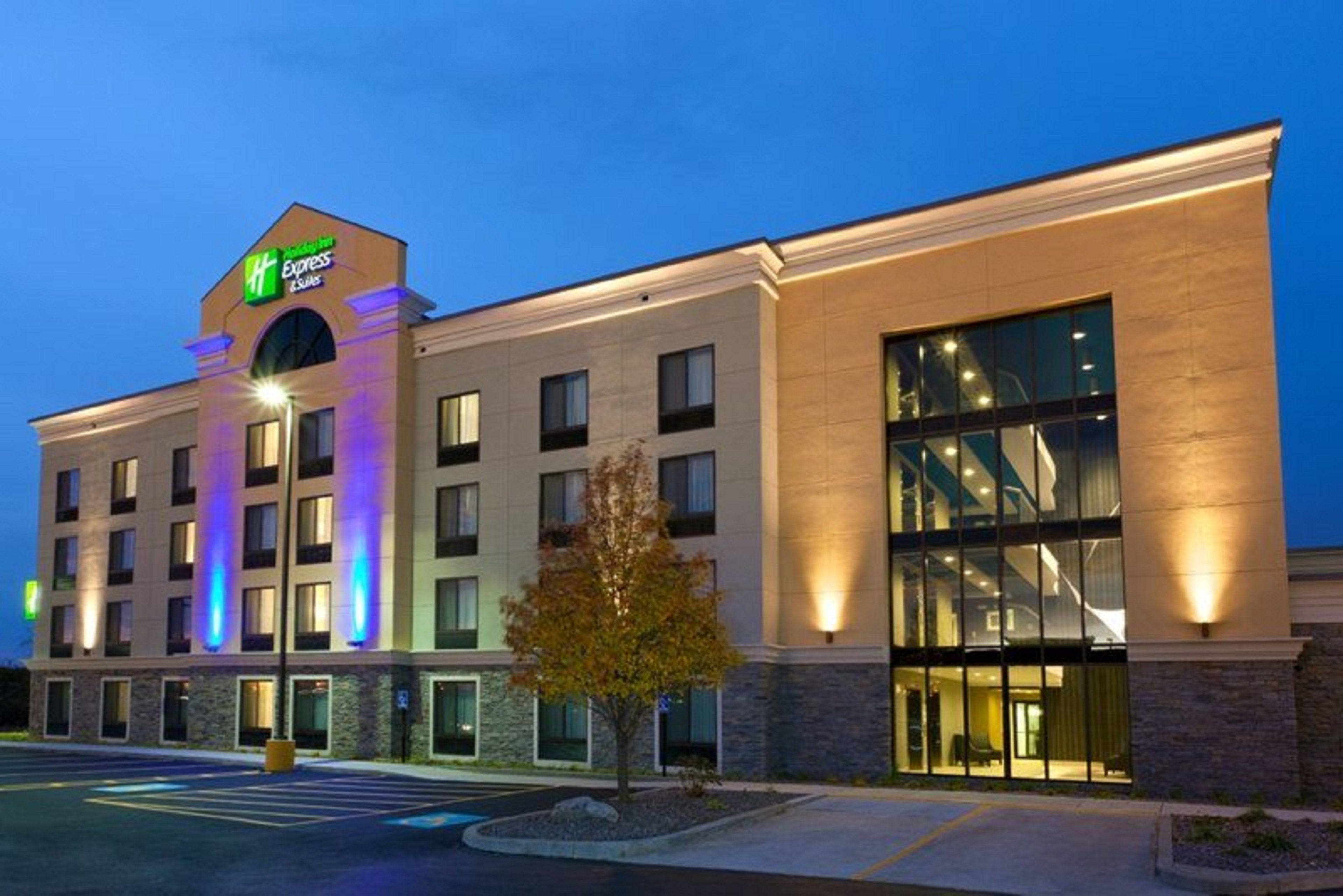 holiday inn express and suites batavia darien lake