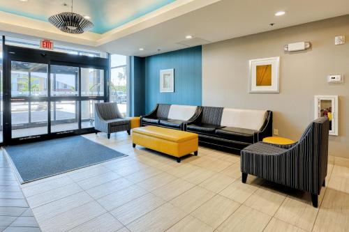 holiday inn express and suites batavia darien lake