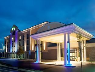 holiday inn express and suites batavia darien lake