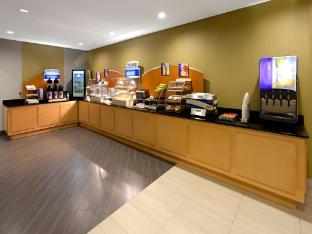 holiday inn express and suites batavia darien lake