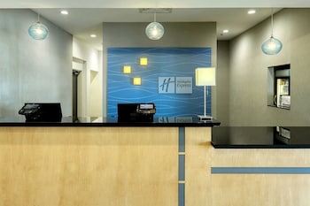 Holiday Inn Express & Suites Batavia - Darien Lake,Batavia>>Akron,3 star