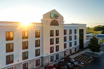 Holiday Inn Express & Suites Batavia - Darien Lake,Batavia>>Akron,3 star