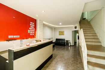 reddoorz near medan railway station
