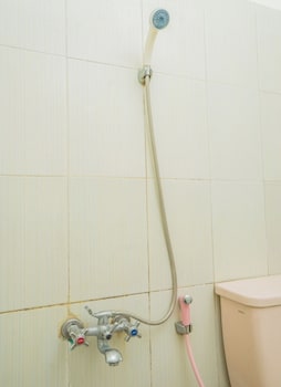 reddoorz plus near museum angkut batu 4