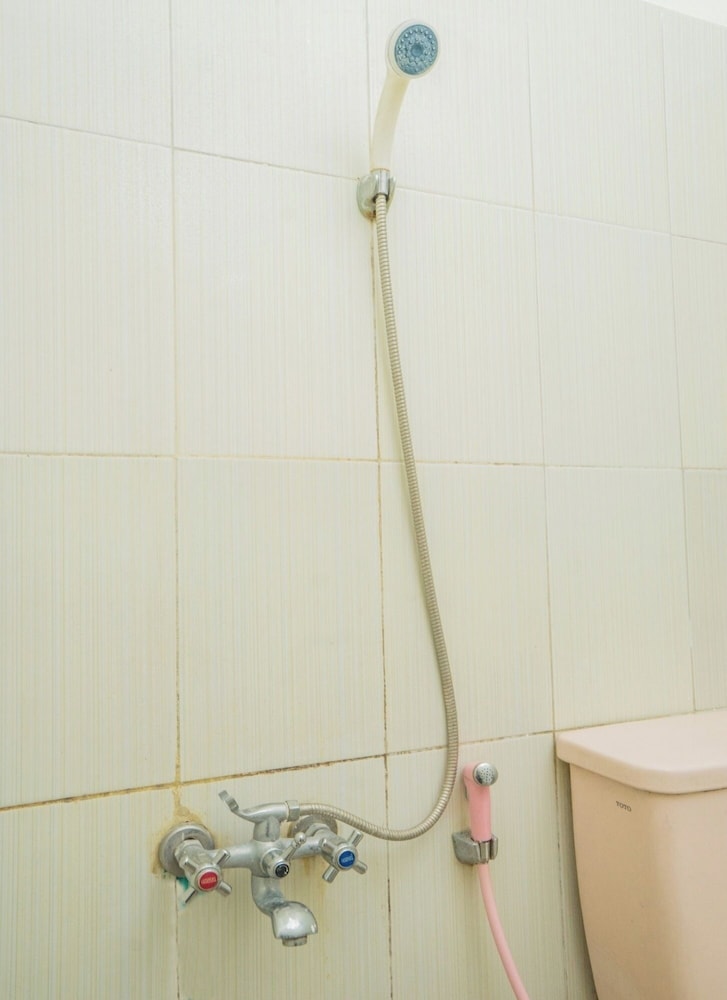 reddoorz plus near museum angkut batu 4