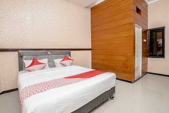 reddoorz plus near museum angkut batu 4