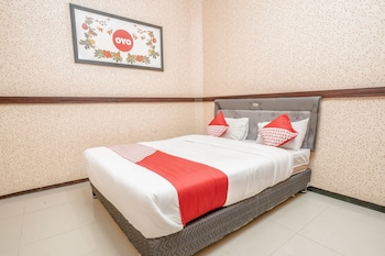 reddoorz plus near museum angkut batu 4