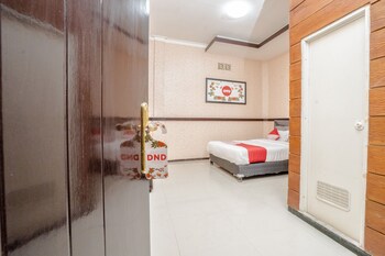 reddoorz plus near museum angkut batu 4