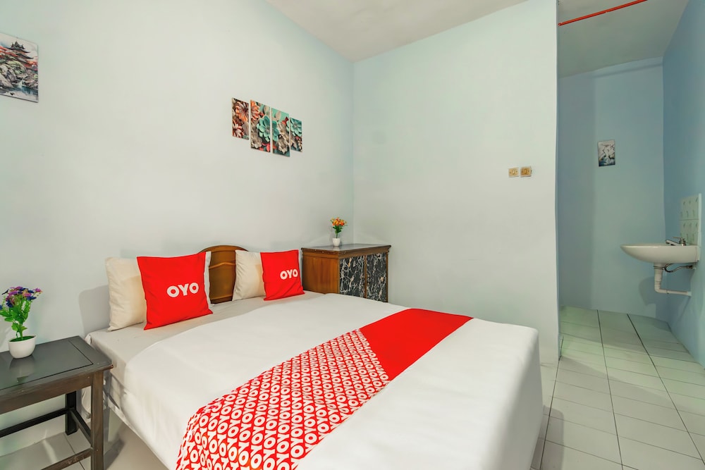 reddoorz plus near museum angkut batu 4