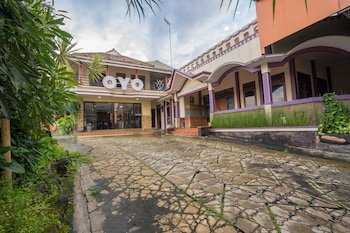 Reddoorz Plus Near Museum Angkut Batu 4,Malang>>Batu,2 star