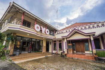 Reddoorz Plus Near Museum Angkut Batu 4,Malang>>Batu,2 star