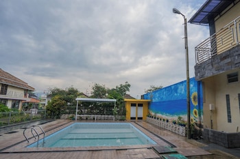 Reddoorz Plus Near Museum Angkut Batu 4,Malang>>Batu,2 star