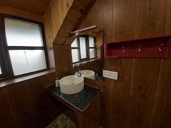 utopia dharamkot mcleodganj