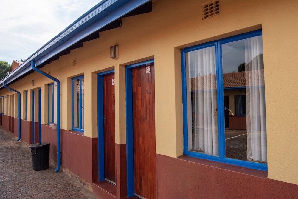 ecomotel o r tambo intl