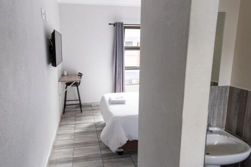 ecomotel o r tambo intl