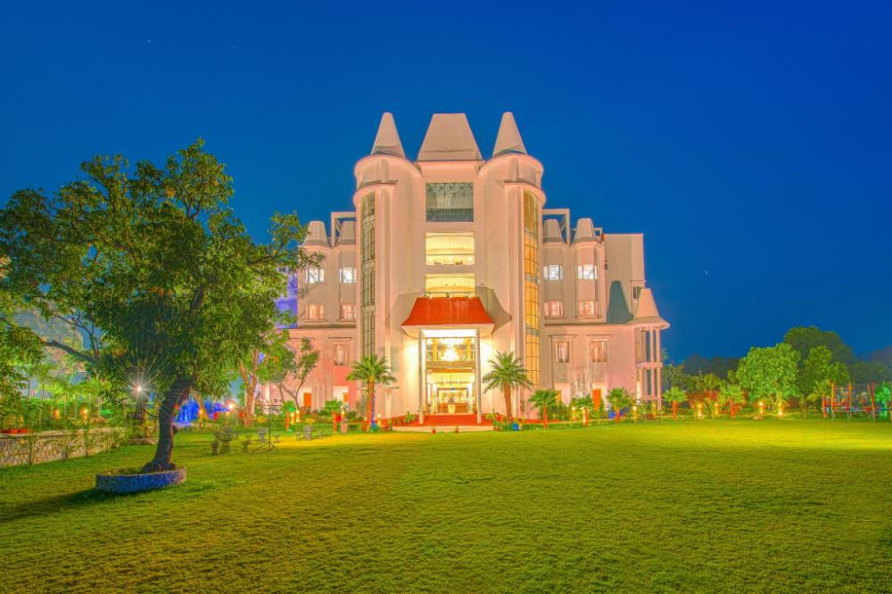 tiaraa hotels and resorts