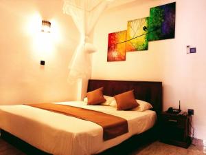 Queen's Hotel,Embulpure>>Kandy,3 star