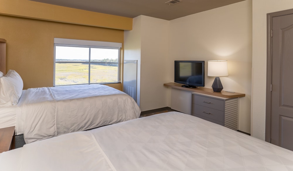 holiday inn and suites beaufort highway 21