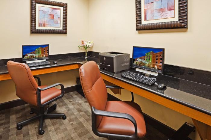 holiday inn and suites beaufort highway 21