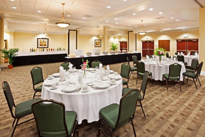 holiday inn and suites beaufort highway 21