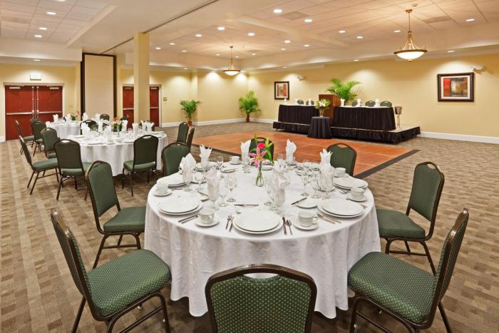 holiday inn and suites beaufort highway 21