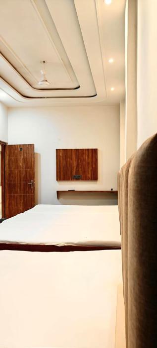 abhiraj guest house