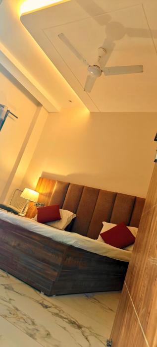 abhiraj guest house