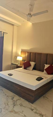 abhiraj guest house