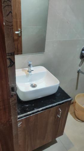 abhiraj guest house