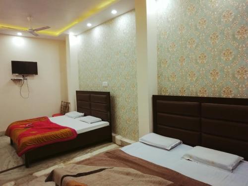 abhiraj guest house