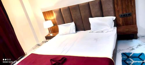 abhiraj guest house