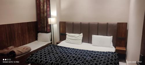 abhiraj guest house