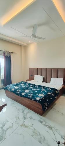 abhiraj guest house