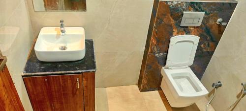 abhiraj guest house