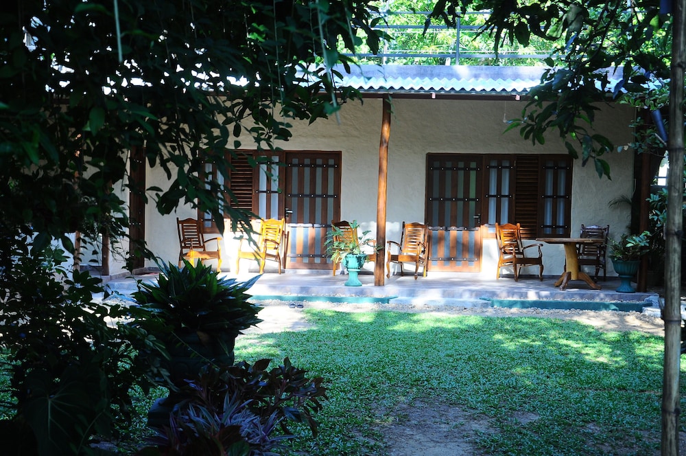 dinstar safari lodge udawalawa