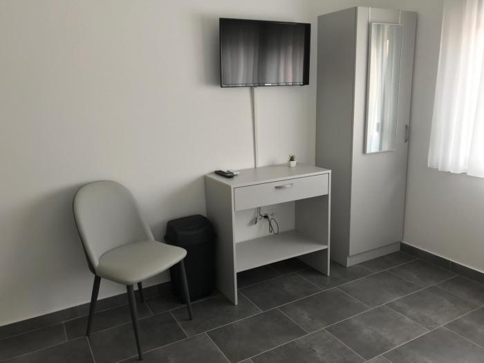 filipovic rent a car and apartments