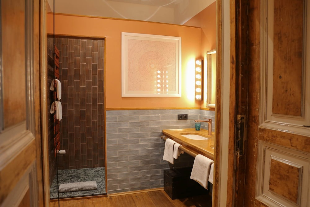 brody house adults only