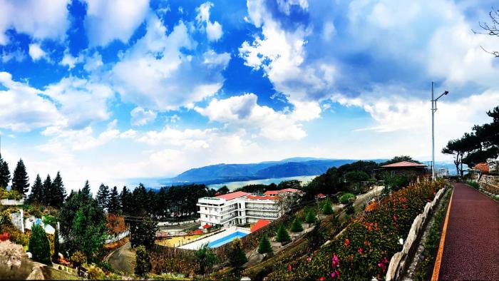 la nicholas lake view by summit hotels