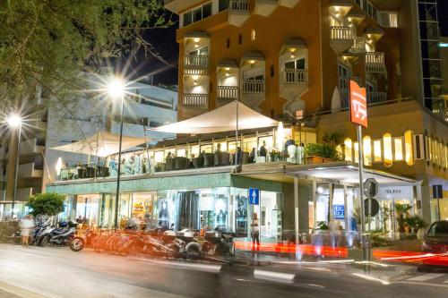 City Hotel,Near Rotonda A Mare,4 star