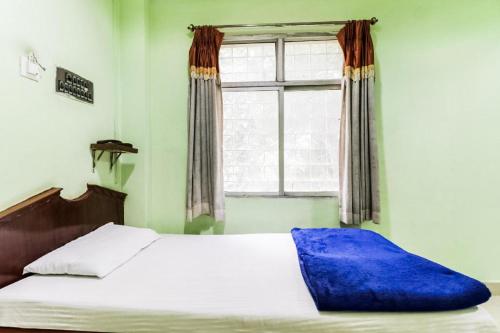 iroomz akhil residency