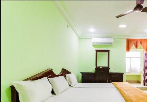 iroomz akhil residency