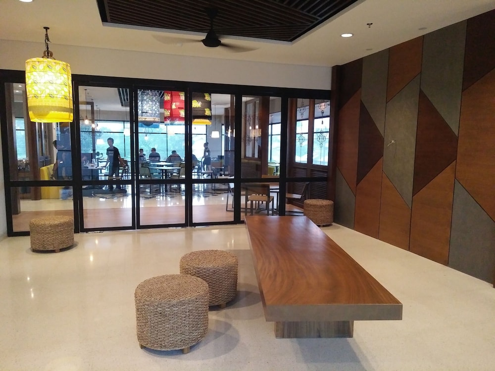 la lucia boutique hotel by prasanthi